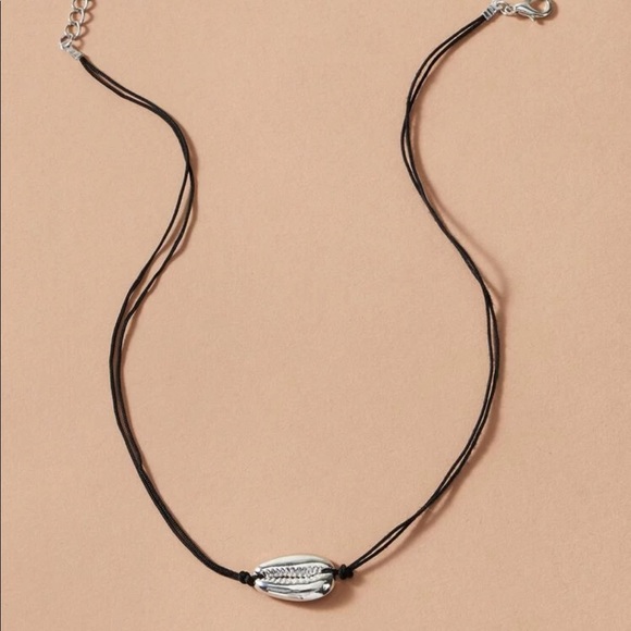 • Aspen • Simple Shell Choker - Picture 2 of 4